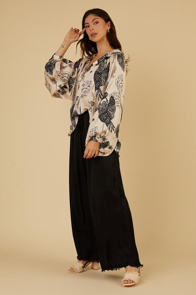 Scandal Itay Ibiza Top Style Ibiza-23 in Beige;Flowy printed Blouse; 